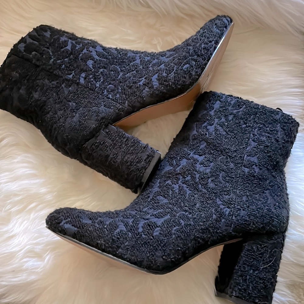 H&M Textured Block Heel Boot 39 - image 1